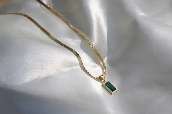 Jane Necklace (Emerald)