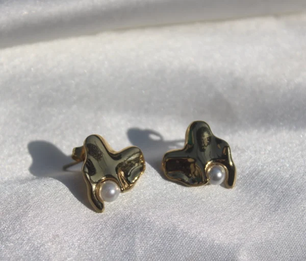 Adora Pearl Earrings