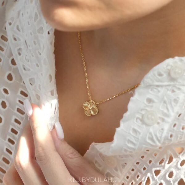 Ivy Clover necklace