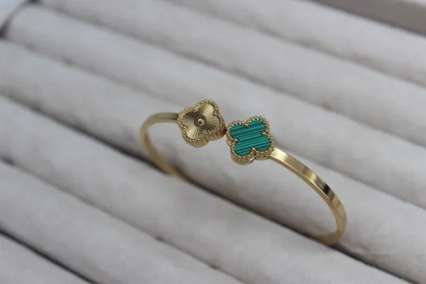 Clover Cuff (Gold and Green)